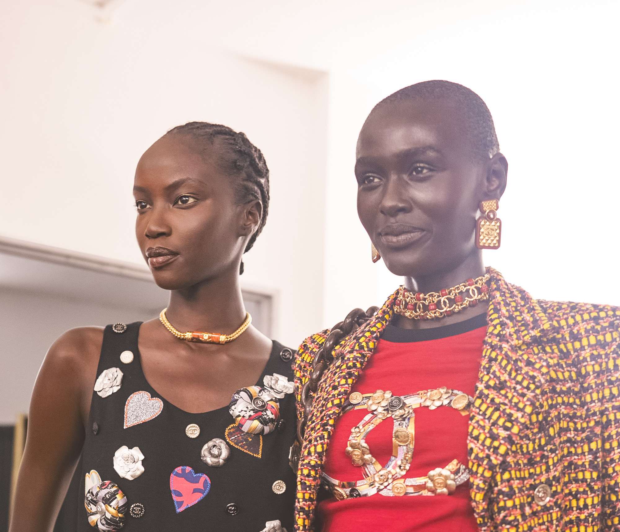 BEAUTY BACKSTAGE COLECCIÓN METIERS D’ART CHANEL-DAKAR 2022/23.