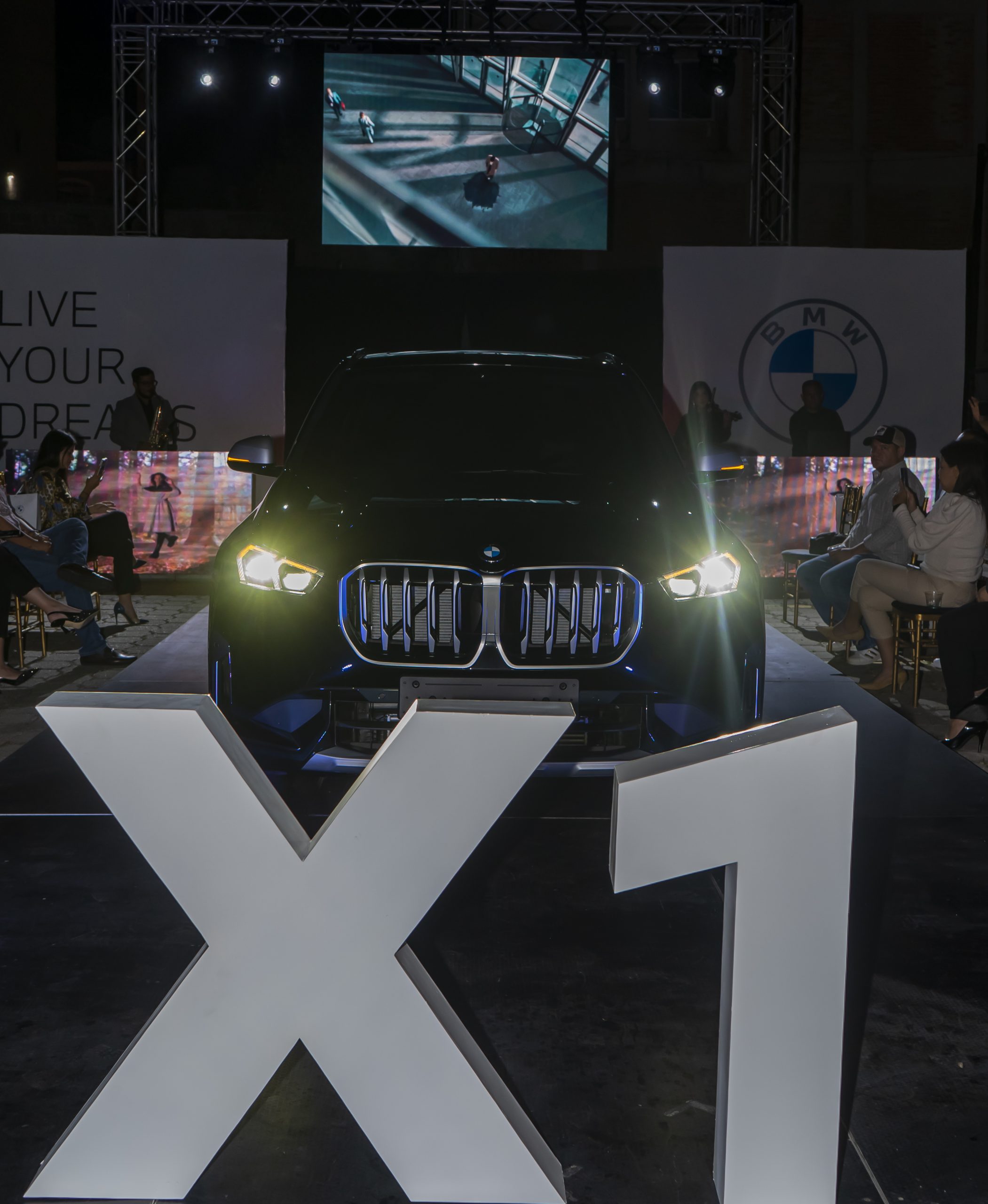 Excel anuncia la llegada de su nuevo modelo BMW X1.