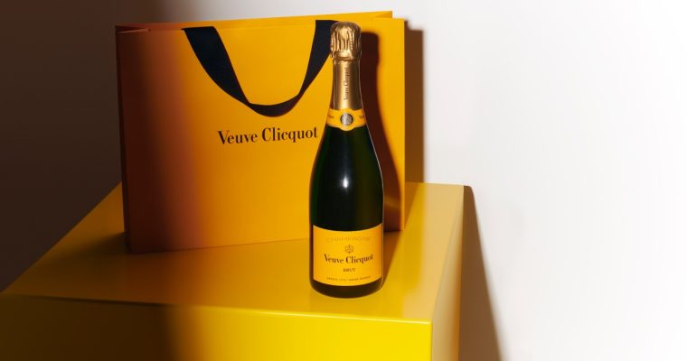 VEUVE CLICQUOT TIENE EL REGALO PERFECTO PARA ESTA NAVIDAD.