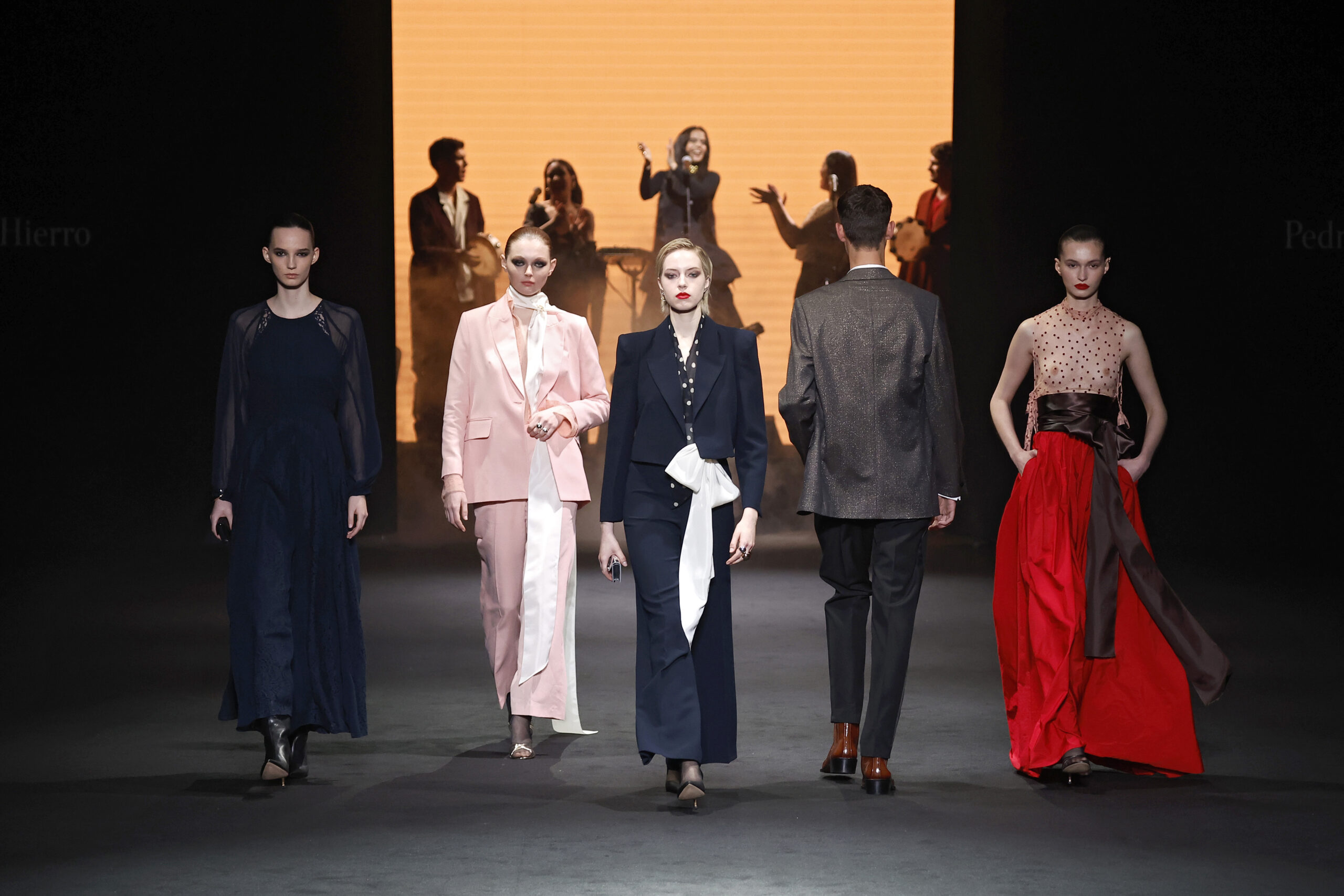 Pedro del Hierro rinde tributo al flamenco en MBFWMadrid.