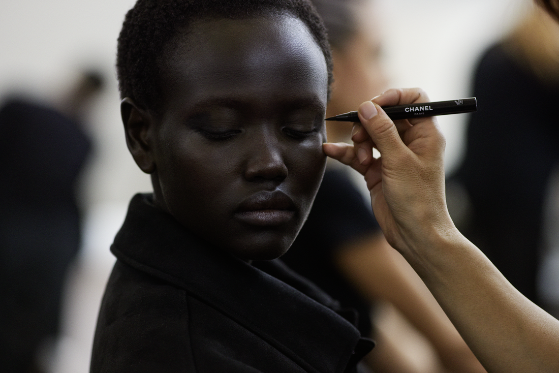 CHANEL PRESENTA BEAUTY BACKSTAGE COLECCIÓN OTOÑO INVIERNO 2025/26 READY-TO WEAR.