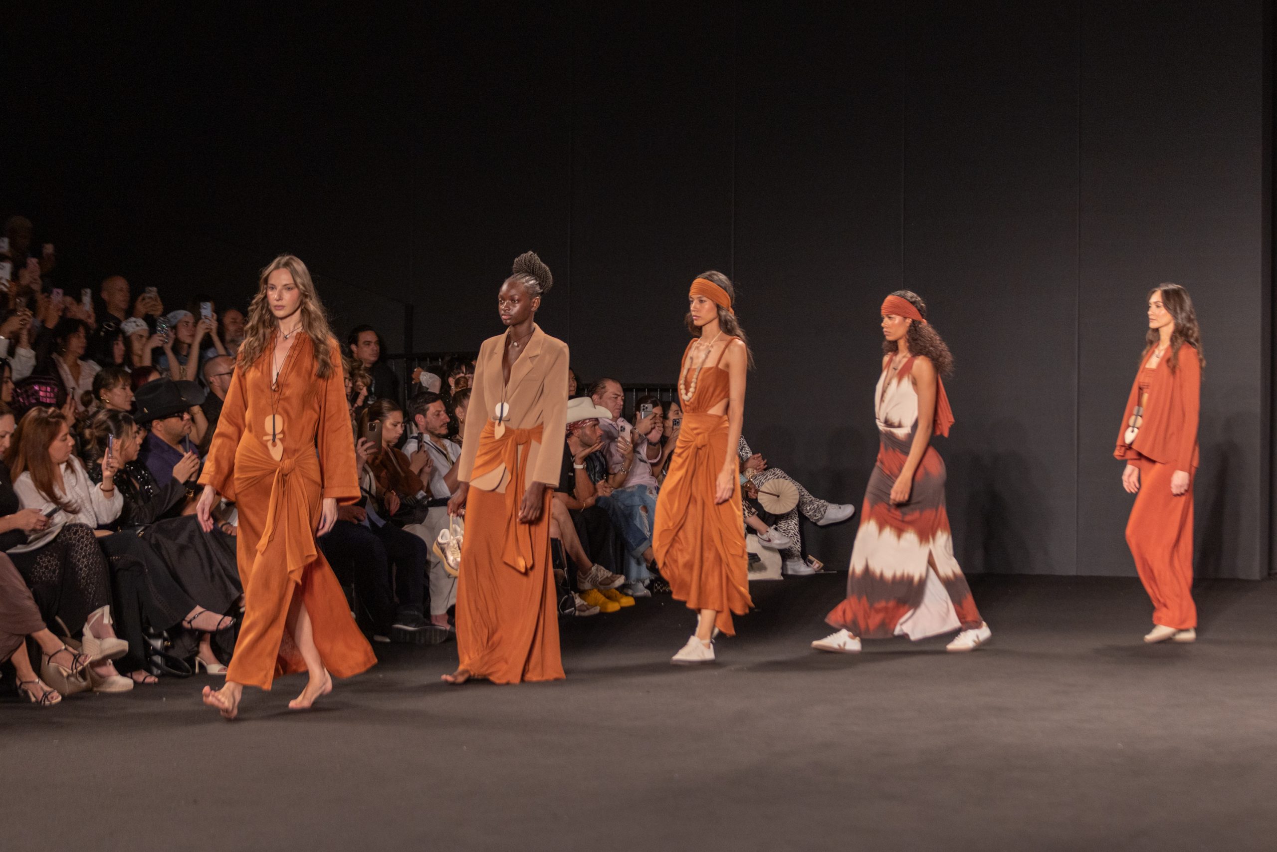 Pink Filosofy en Colombiamoda 2025 Colección: Les Bohémiens.