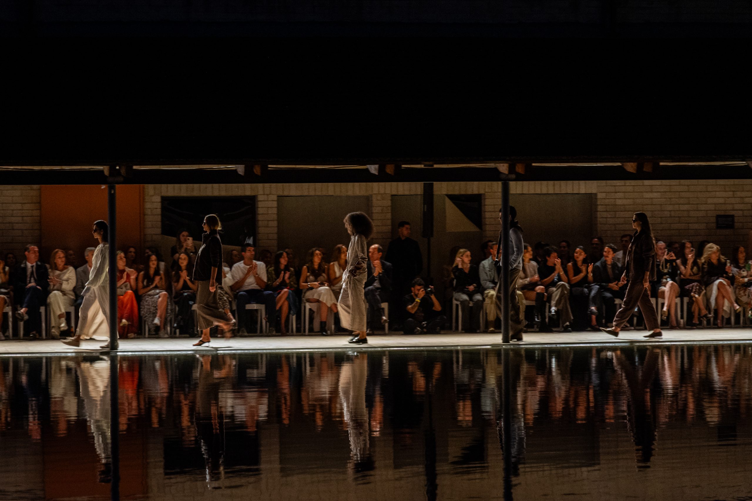 Punto Blanco regresó a Colombiamoda 2025 con una pasarela presencial en el Parque Biblioteca Belén de Medellín.