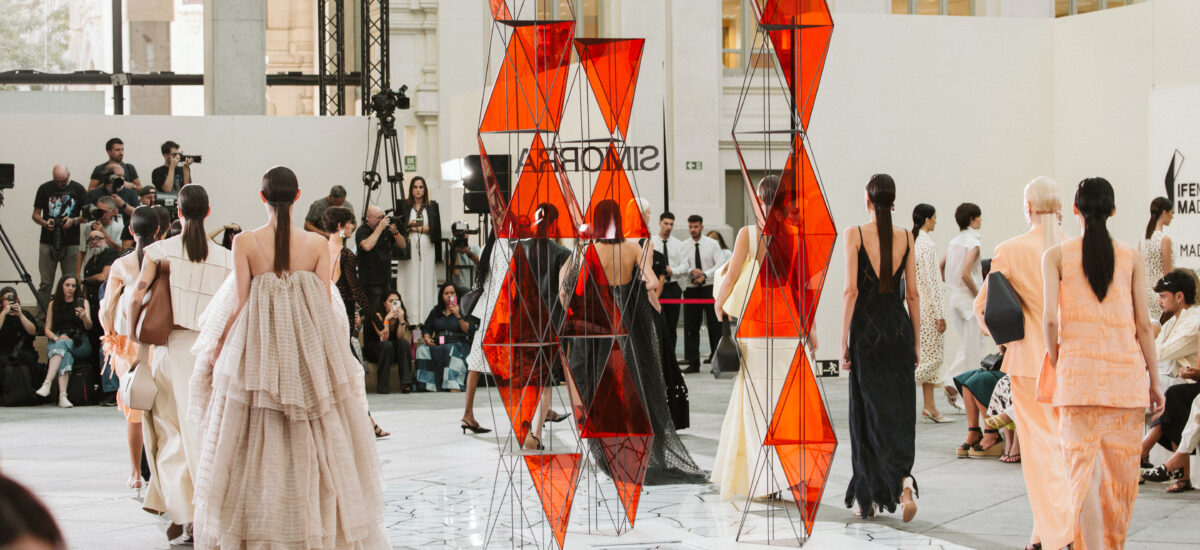 La belleza matemática del mundo inspira Fractal, la nueva creación de SIMORRA.