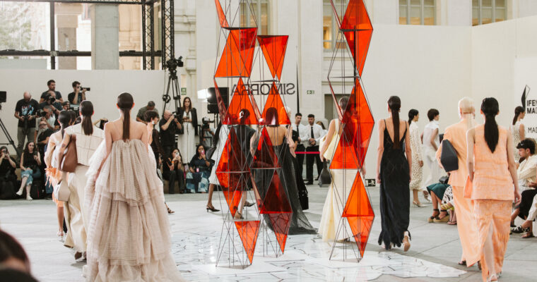 La belleza matemática del mundo inspira Fractal, la nueva creación de SIMORRA.