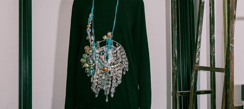 Simon Cracker propone desacelerar la moda en la Milano Fashion Week.