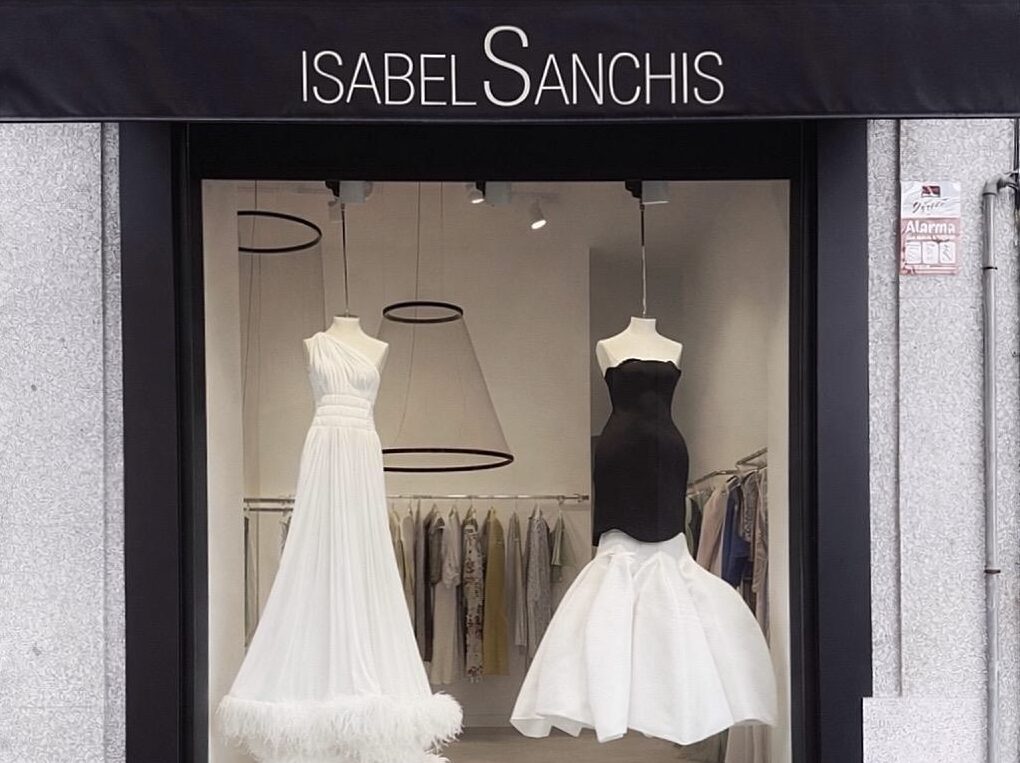 ARTE, ELEGANCIA Y VANGUARDIA  EN LA NUEVA TIENDA DE ISABEL SANCHIS  EN MADRID.