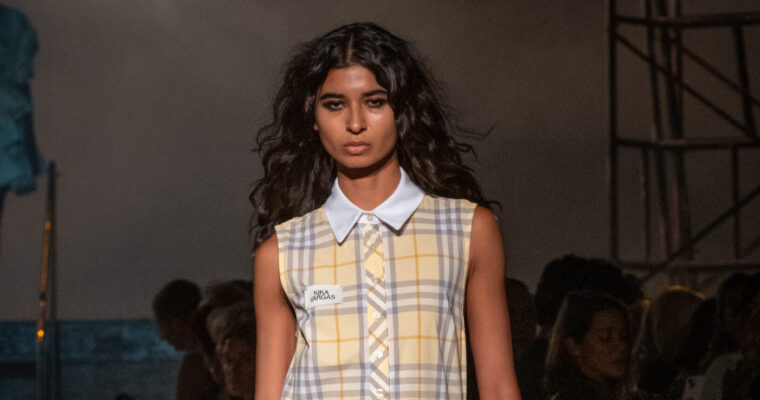La diseñadora colombiana Kika Vargas marcó uno de los momentos más esperados de Bogotá Fashion Week 2026.