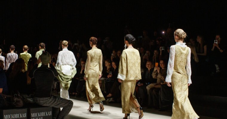 Chinese brand Momiwei presented its Light Sequence collection.