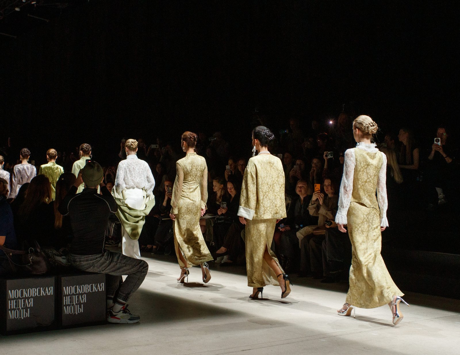Chinese brand Momiwei presented its Light Sequence collection.
